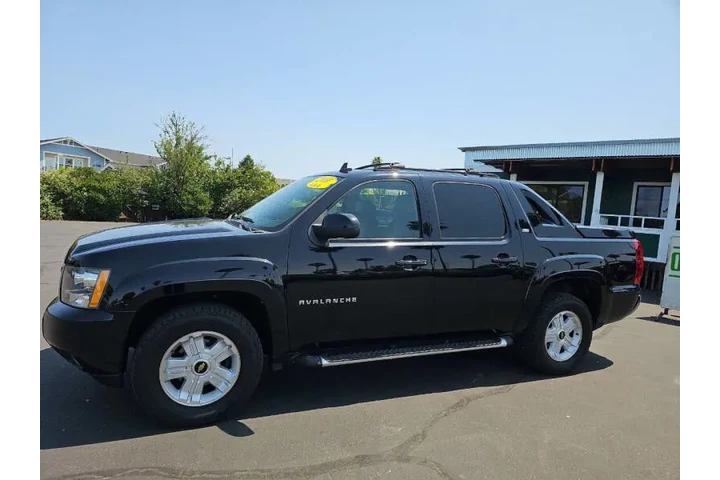 $15995 : 2011 Avalanche LT image 3