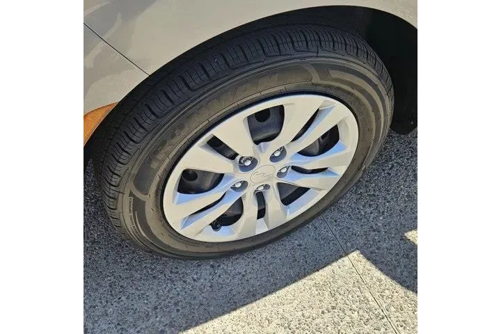 $15888 : Kia Soul 2023 LX 4dr Crossov image 9