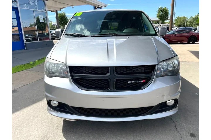 2018 Grand Caravan SE image 2