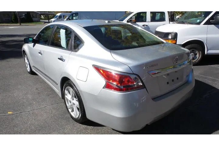 $8000 : 2014 Altima 2.5 SV image 7