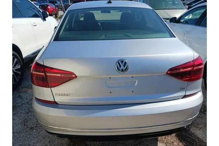 $12900 : 2018 Passat 2.0T R-Line image 5
