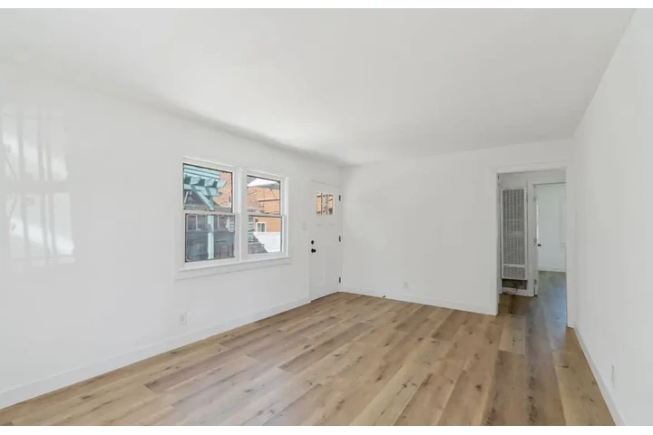 $2500 : Beautiful 3Beds /2Bath House image 6