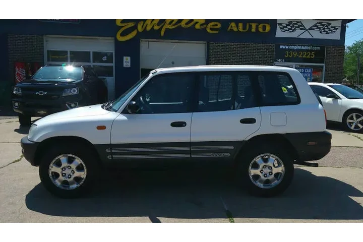 $3999 : 1997 RAV4 image 1