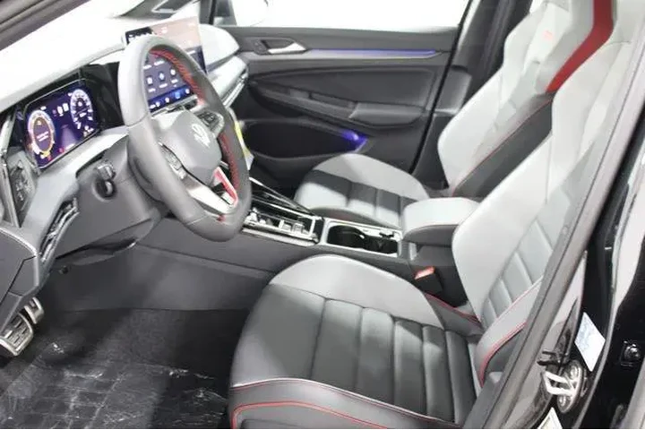 $35982 : Volkswagen Golf GTI 2025 SE image 3
