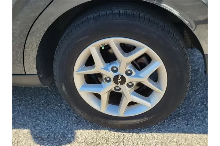 $14991 : Kia Soul 2024 LX 4dr Crossov image 7