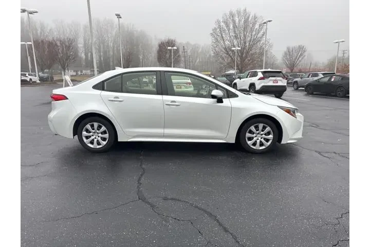 $19458 : Toyota Corolla 2022 LE 4dr S image 4