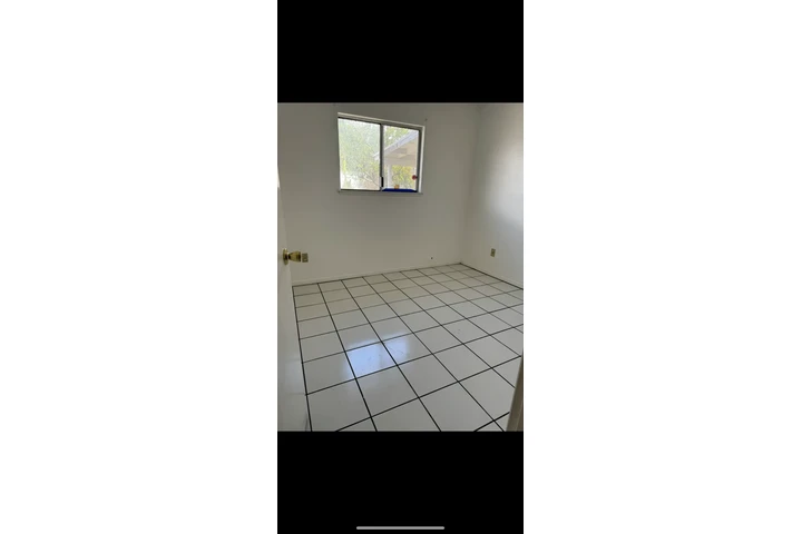$650 : Se renta cuarto image 1