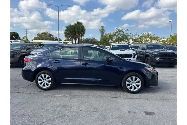 $20988 : Toyota Corolla Hybrid 2025 image 2