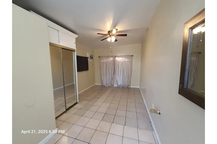 $1200 : Se Renata un Estudio/Garage image 9