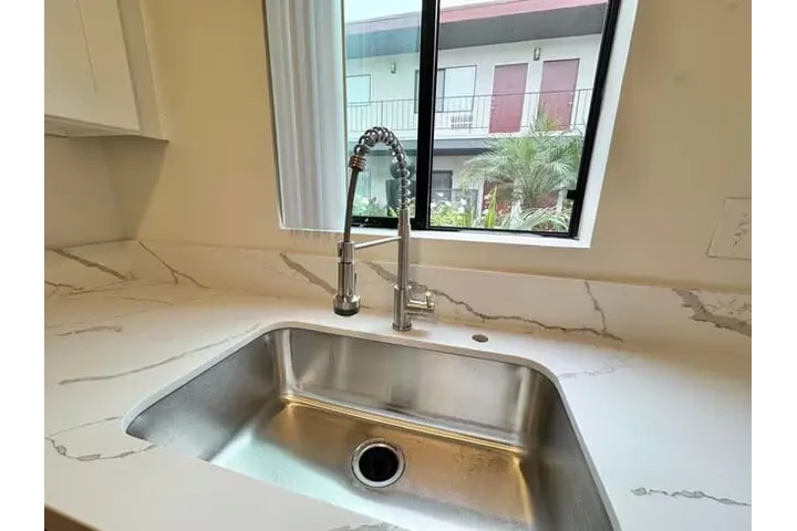 $1100 : Apartamento elegante en LA image 3