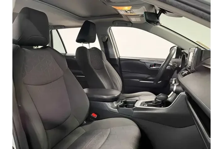 $23784 : Toyota RAV4 2021 XLE 4dr SUV image 10