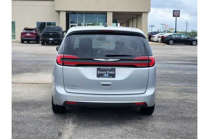 $24495 : Chrysler Pacifica 2023 Touri image 5