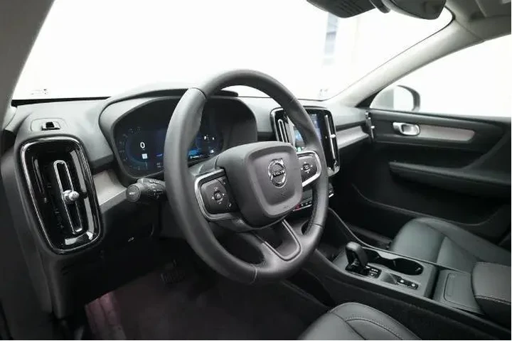 $32498 : Volvo XC40 2025 AWD B5 Core image 8