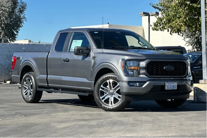$35995 : Ford F-150 2023 4x2 XL 4dr S image 2