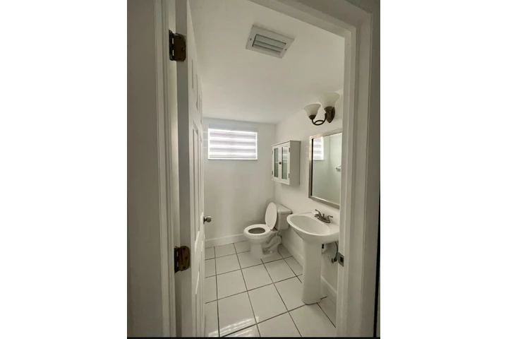 $2500 : Townhouse image 2