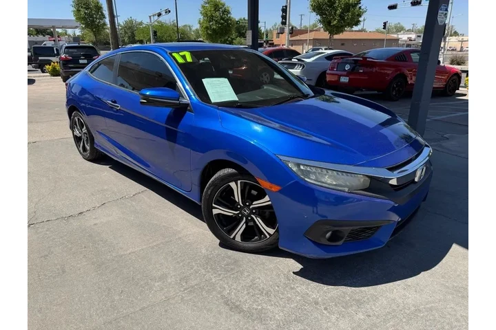 2017 Civic Touring Coupe CVT image 3