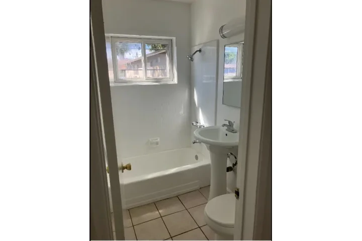 RENTO APARTAMENTO en📍Newhall image 4