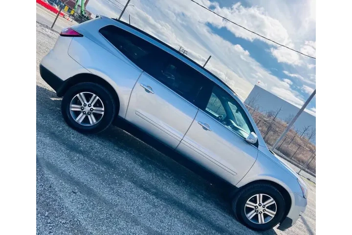 $12500 : 2017 Traverse LT image 5