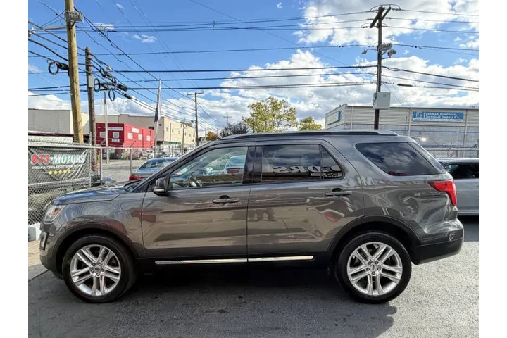 $7699 : 2017 Explorer XLT image 7