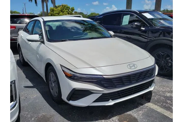 $17590 : Hyundai ELANTRA 2025 SE 4dr image 3