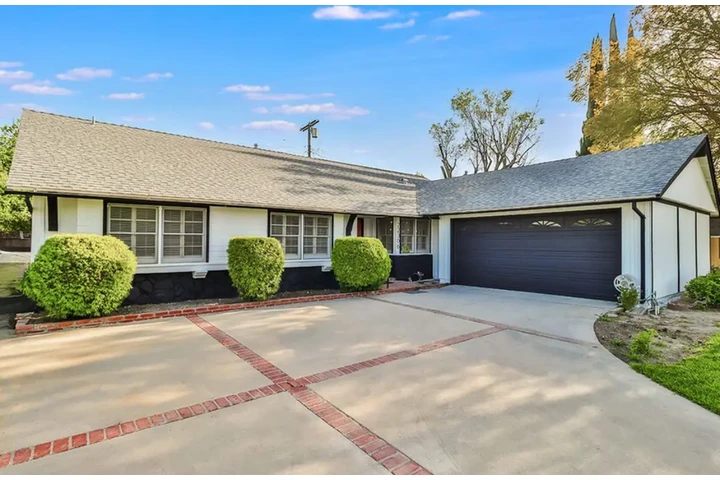 $3000 : 4Bed/2Bath House in Crenshaw image 1