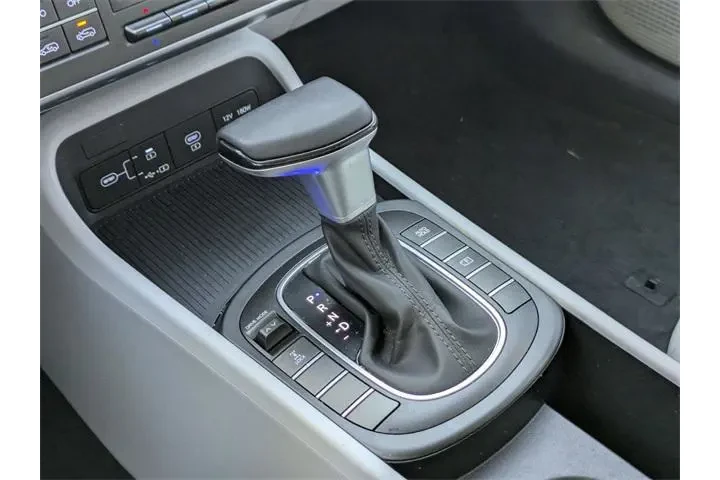 $22995 : Hyundai KONA 2025 AWD SEL 4d image 9