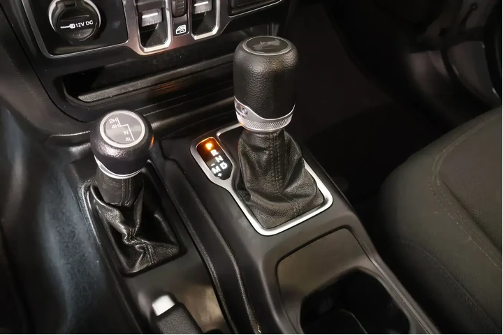 $25499 : Jeep Wrangler Unlimited 2021 image 8