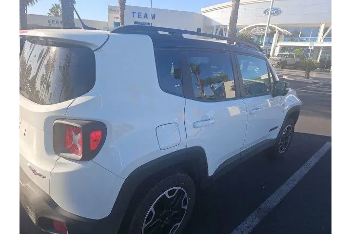 $12073 : Jeep Renegade 2017 4x4 Trail image 2
