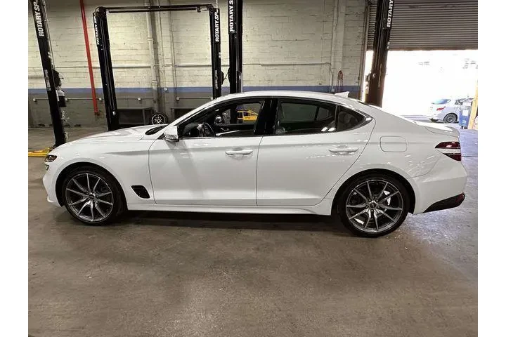 $28888 : Genesis G70 2023 2.0T 4dr Se image 7