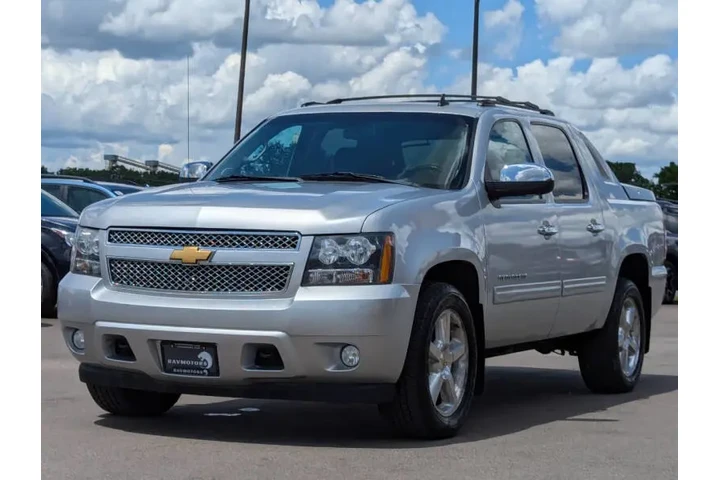 $13975 : 2012 Avalanche LS image 9