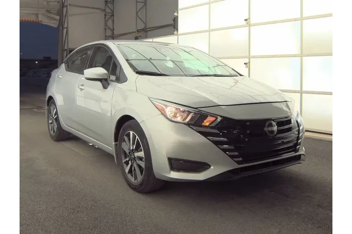 $17193 : Nissan Versa 2024 SV 4dr Sed image 3