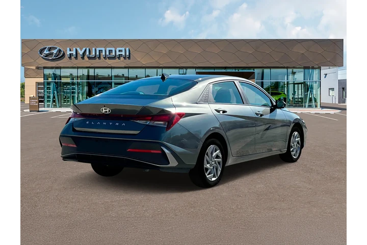 $25055 : Hyundai ELANTRA 2024 SEL 4dr image 7