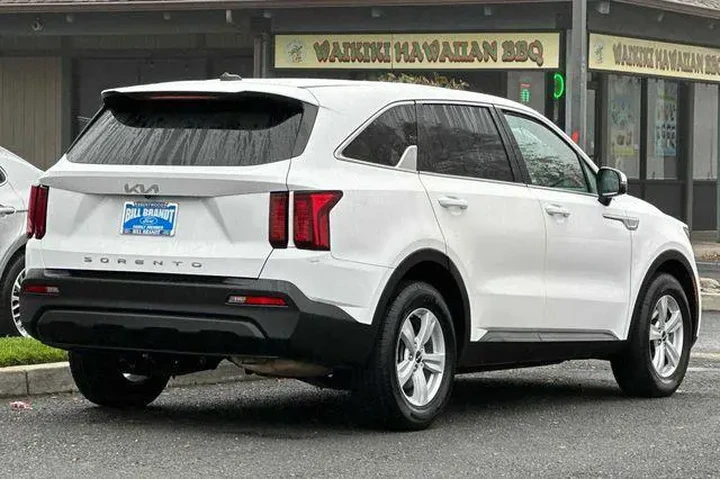 $19391 : Kia Sorento 2022 LX 4dr SUV image 3