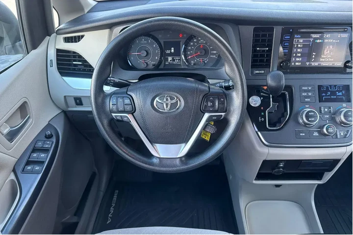 $18125 : Toyota Sienna 2017 LE Mobili image 5