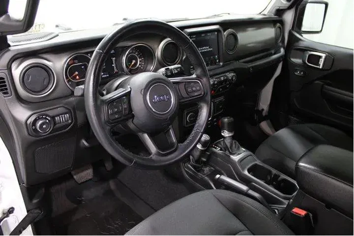 $31982 : Jeep Wrangler 2021 4x4 Willy image 2