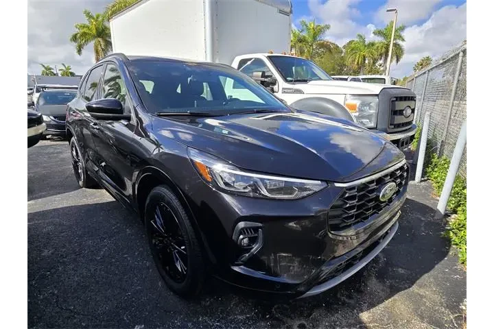 $23990 : Ford Escape 2023 AWD ST-Line image 2