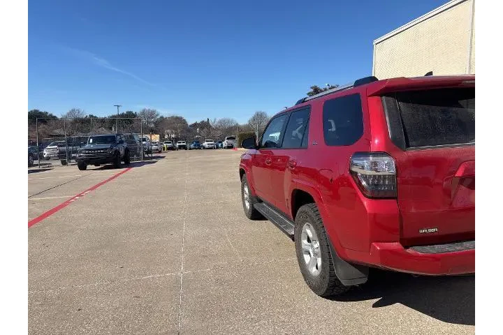 $33327 : Toyota 4Runner 2021 4x4 SR5 image 5