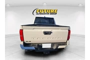$38997 : Toyota Tacoma 2024 4x4 SR5 4 thumbnail
