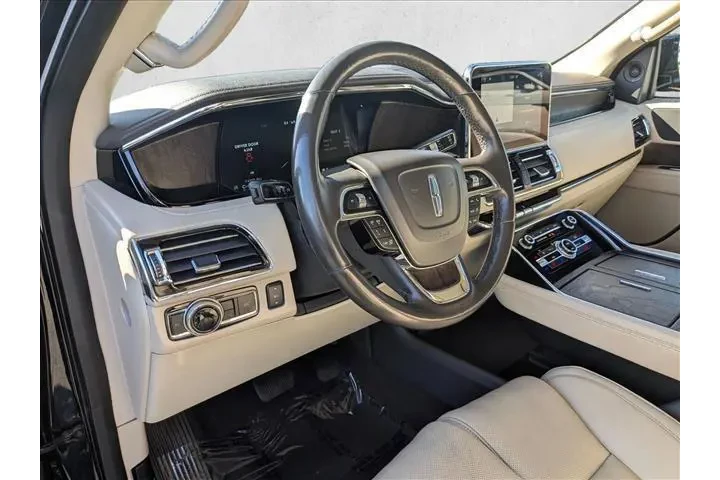 $27992 : Lincoln Navigator 2019 4x4 R image 10