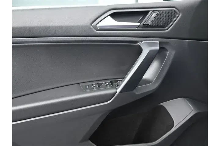 $19087 : Volkswagen Tiguan 2021 SE 4d image 9