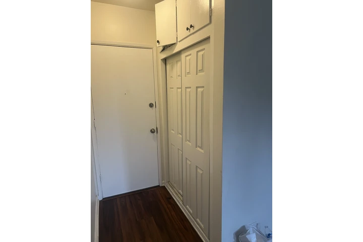 $600 : SE RENTA SALA KOREATOWN image 5