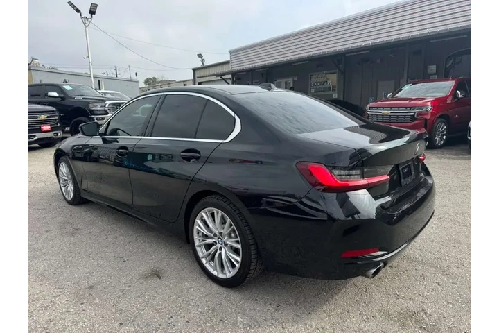 2024 BMW 3-Series 330i image 6