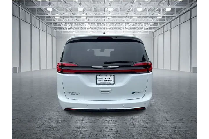 $28995 : Chrysler Pacifica Plug-In Hy image 6