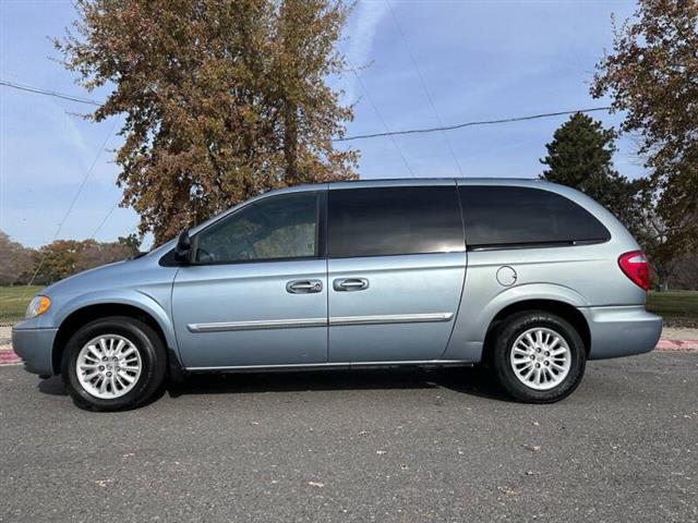 $6995 : 2004  Town and Country EX image 4