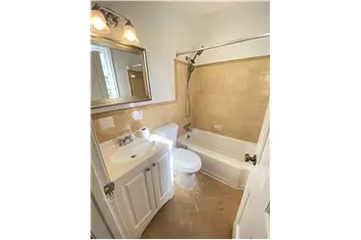 $1400 : Rental property with 1 bedro image 5