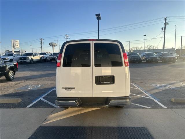 $31999 : 2019 Express 2500 LT Van Pass image 5