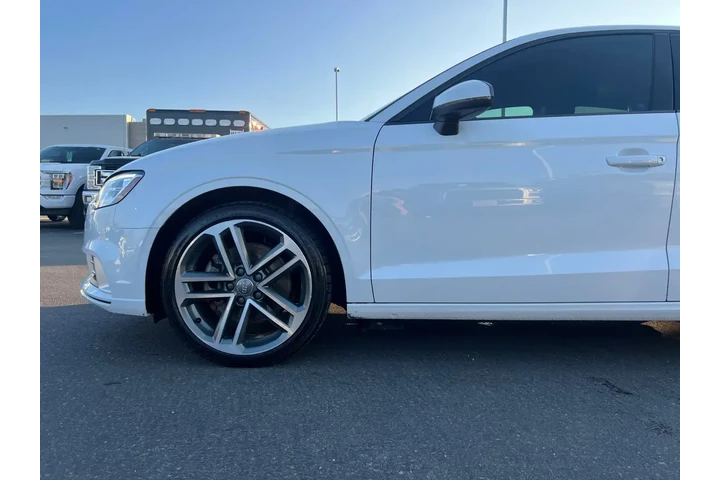 $17117 : Audi A3 2018 AWD 2.0T quattr image 9