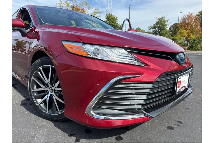 $27997 : Gold Certified2022 Camry Hybr image 7