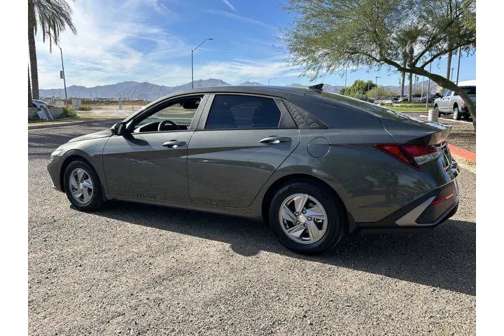 $18778 : Hyundai ELANTRA 2024 SE 4dr image 6