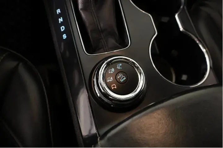 $16987 : Ford Explorer 2018 AWD Plati image 10